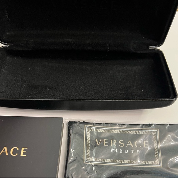 Versace Sun/Eyeglass Case - Picture 5 of 6